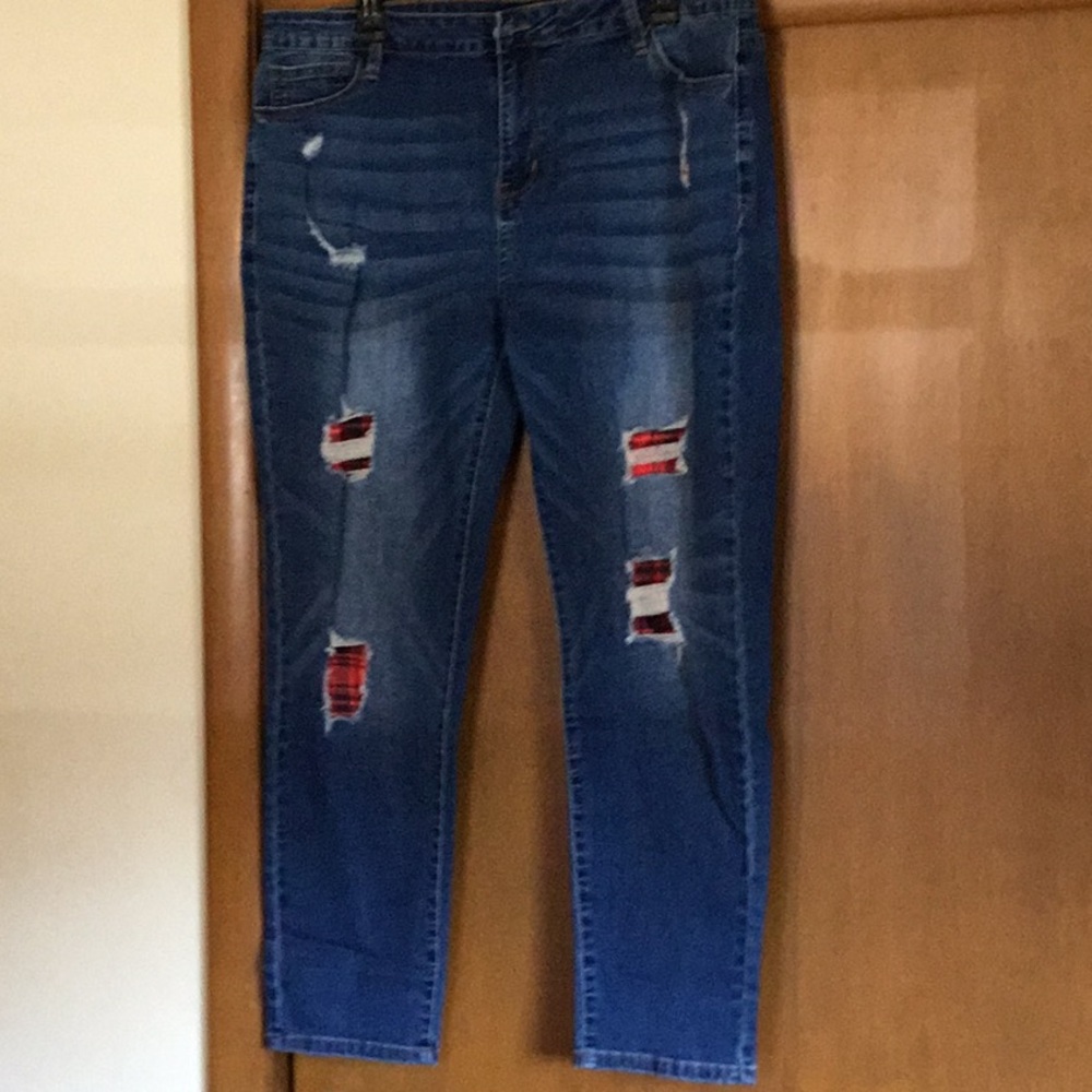Women’s stretch distressed jeans, size 2x